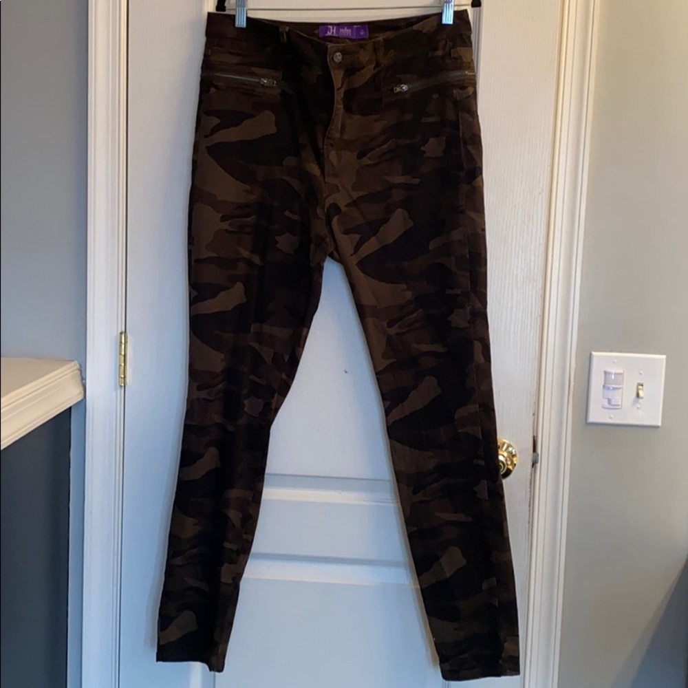 NY&C Camouflage Jeggings